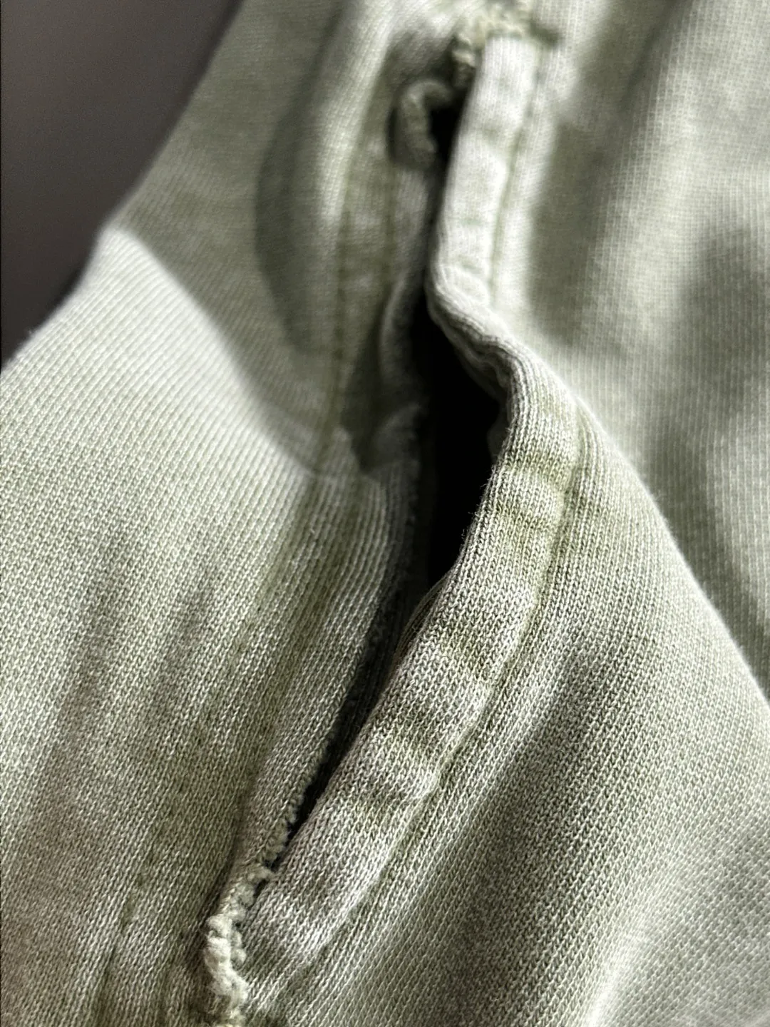 Next day shipment P360 Stone lsland/Stone Island Mouth Joint Exclusive launch of 25ss autumn and winter new high-quality trousers Compare real-life details at will The craftsmanship that ordinary small workshops cannot copy Top-level ZP development Unique imported fabric feel Purely imported German machine production Precision operation Ten thousand needle density A pair of trousers with rich details You can see the development strength A full set of new accessories can be customized simultaneously Simple yet elegant Soft, delicate and comfortable The upper body is versatile and fashionable A perfect choice for autumn and winter. A must-have item. Loose fit. Please refer to the size chart when placing an order: S to XL (or state your height and weight when placing an order)
